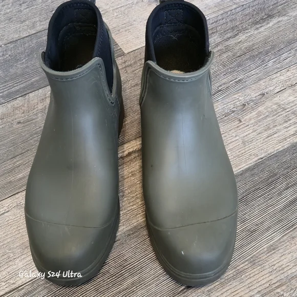 Uggs Olive Green Short Rain Boots Size 9 - Picture 8 of 9